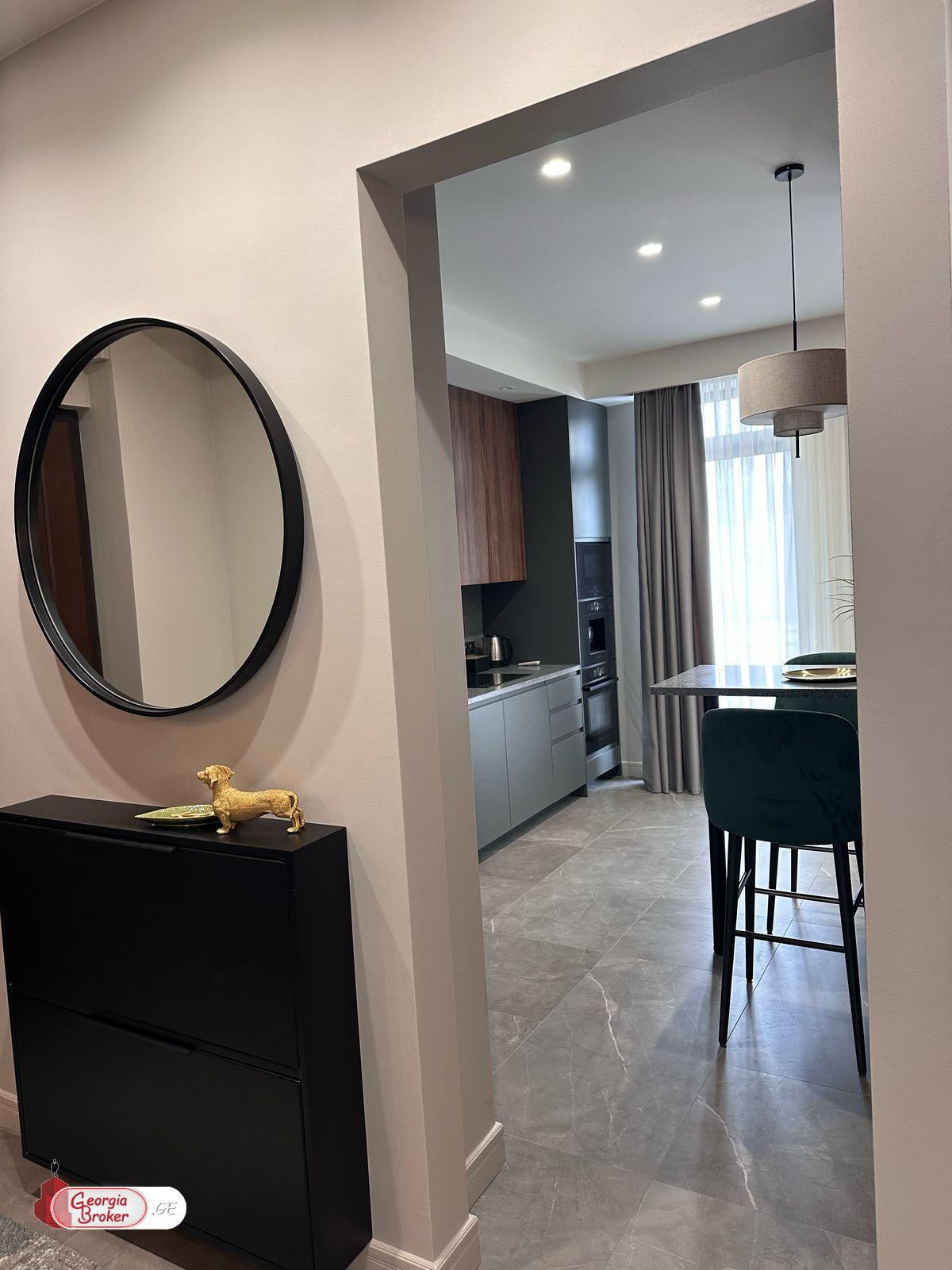 продается квартира с новым ремонтом 5-комнат